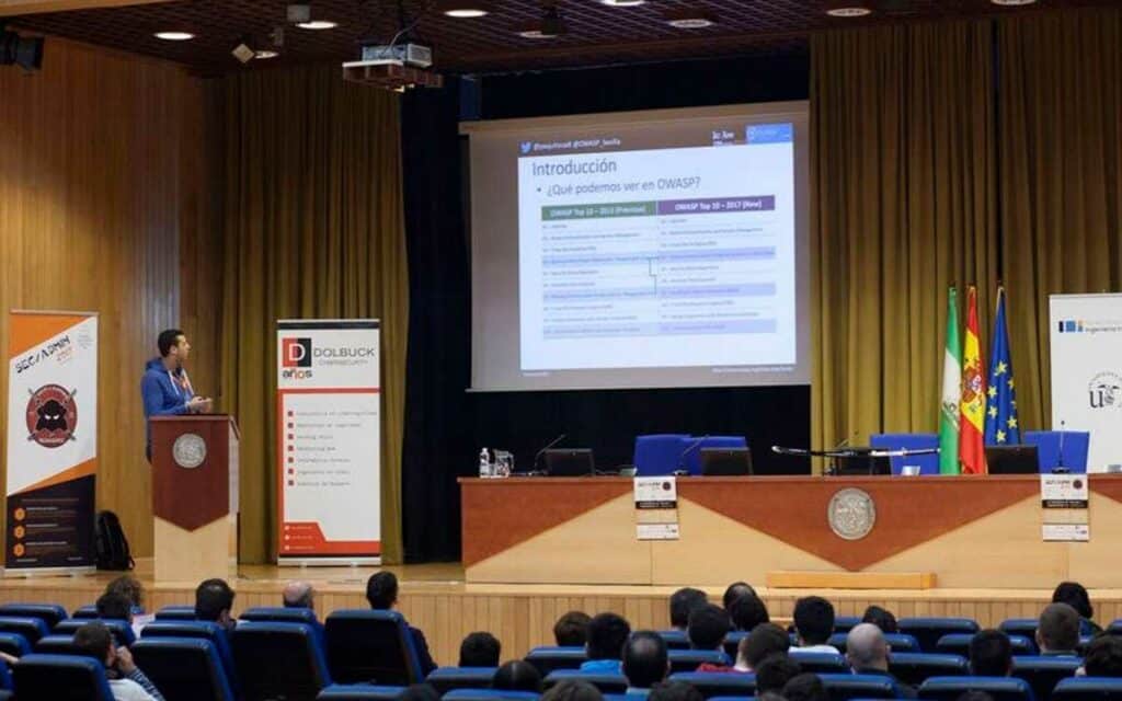 En la imagen se ve el evento pasado del secadmin 2022