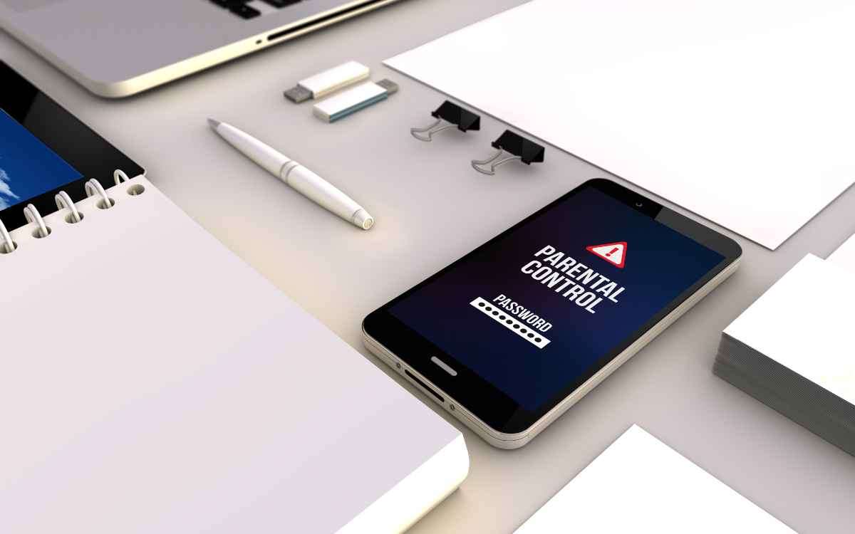 Vemos una imagen de un celular que con una app de control parental para iPhone. 