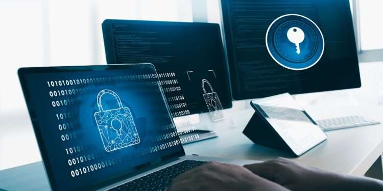 Computadoras corriendo sistemas de protección y seguridad en sistemas operativos